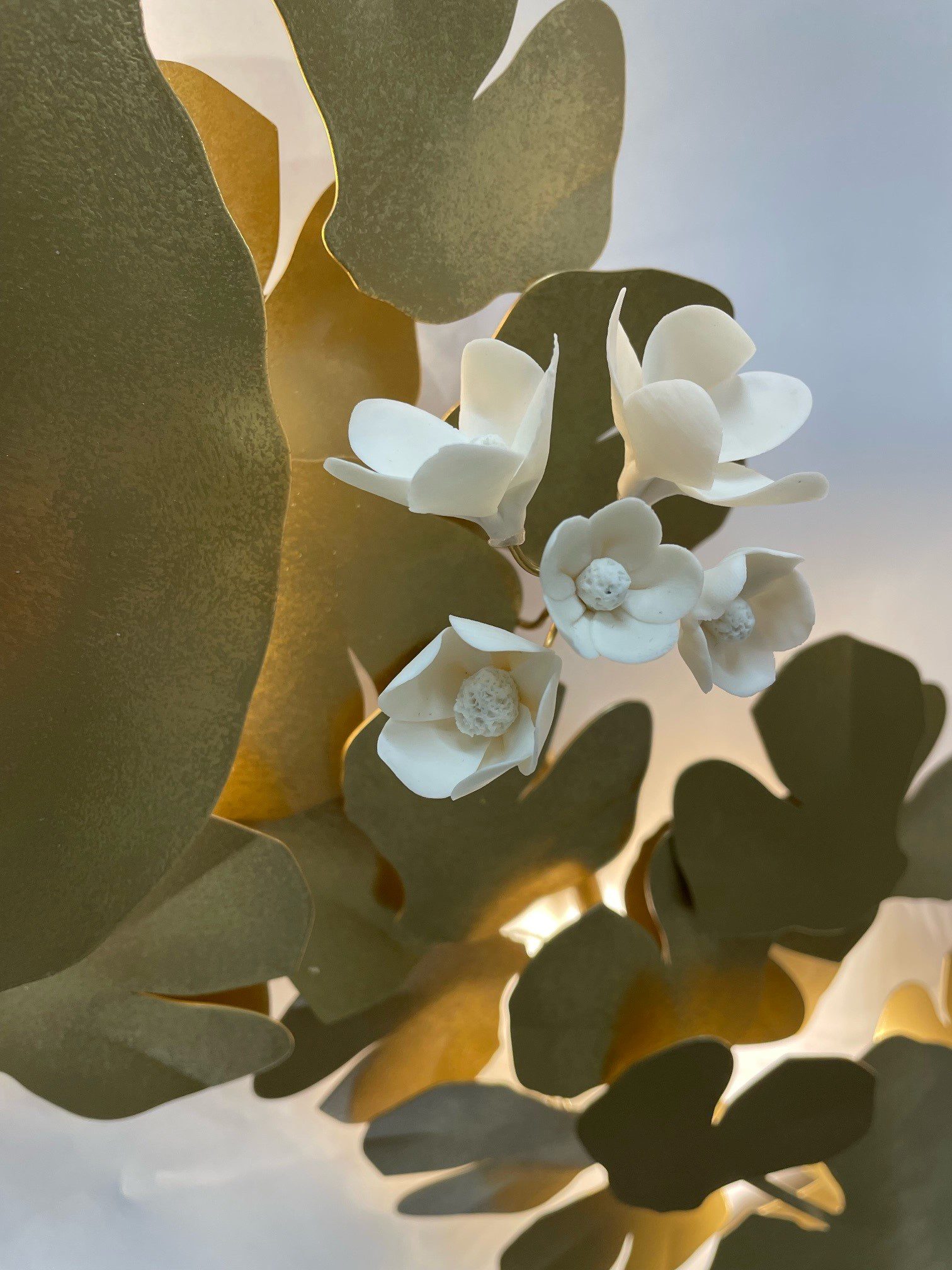 Art et Floritude Custom Light with Porcelain Flowers