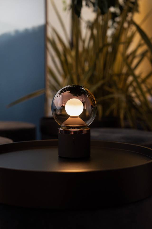 Occhio Luna pura Cordless Rechargeable Light Phantom
